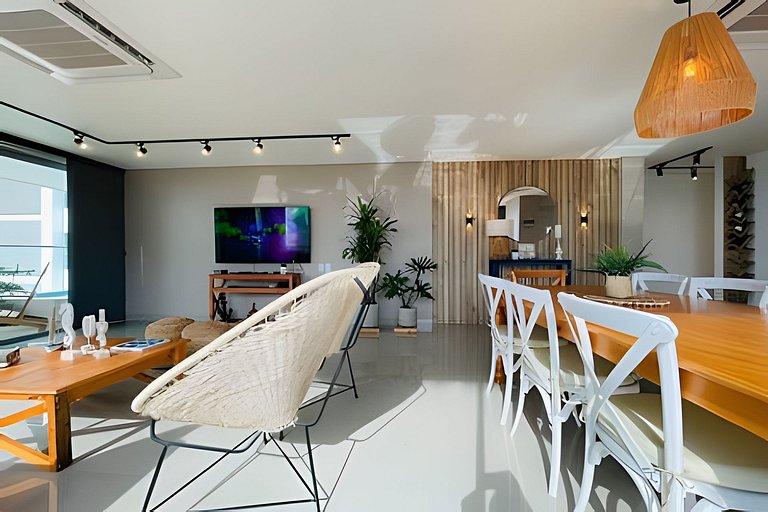 Private Jacuzzi, Beatiful Sea View, Beach Access