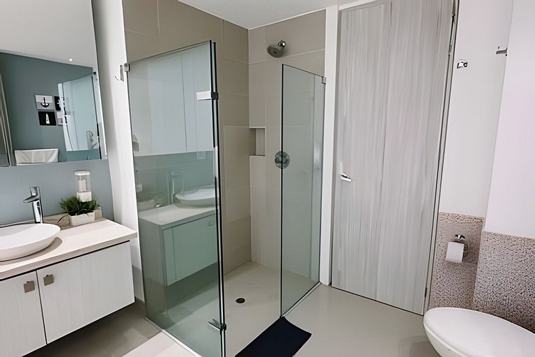 Private Jacuzzi, Beatiful Sea View, Beach Access