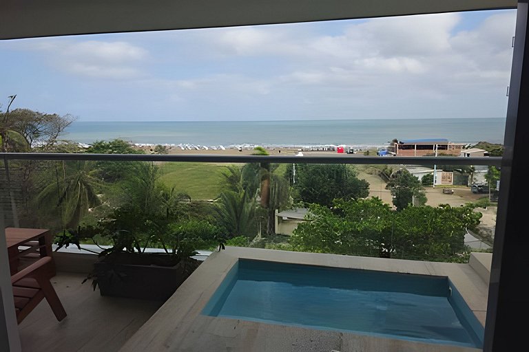 Private Jacuzzi, Beatiful Sea View, Beach Access
